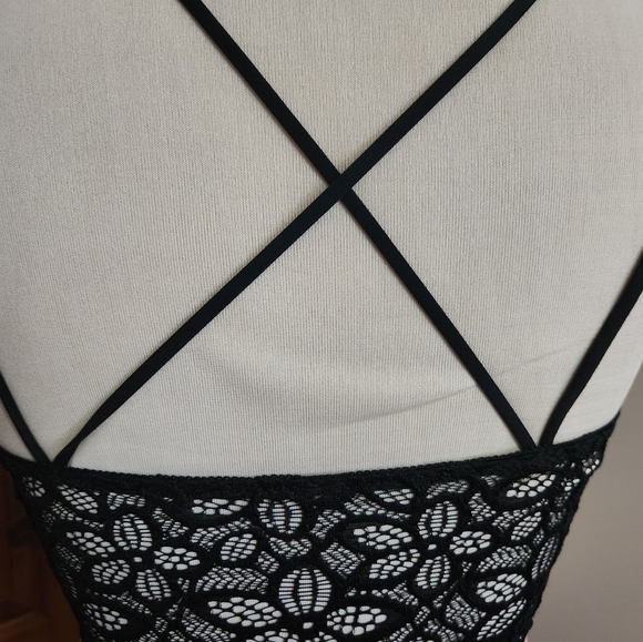 Black camisole - Picture 3 of 4